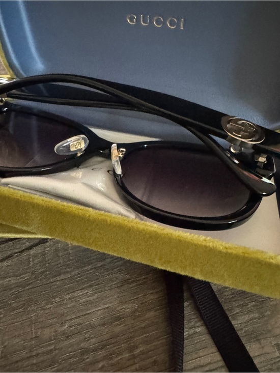 Women’s Gucci Black Rounded Cat Eye Sunglasses main image 6